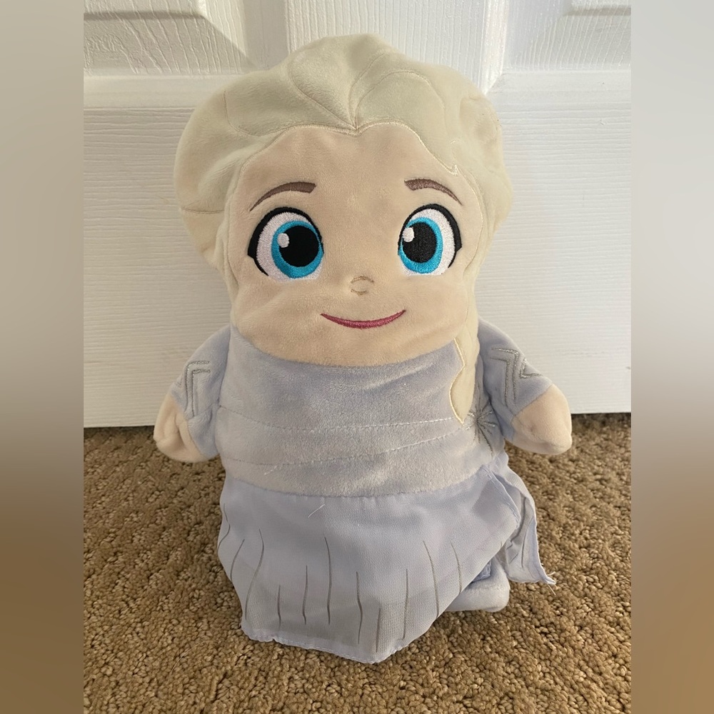 FROZEN 2: Elsa Doll that turns into a Sweatshirt!!!!